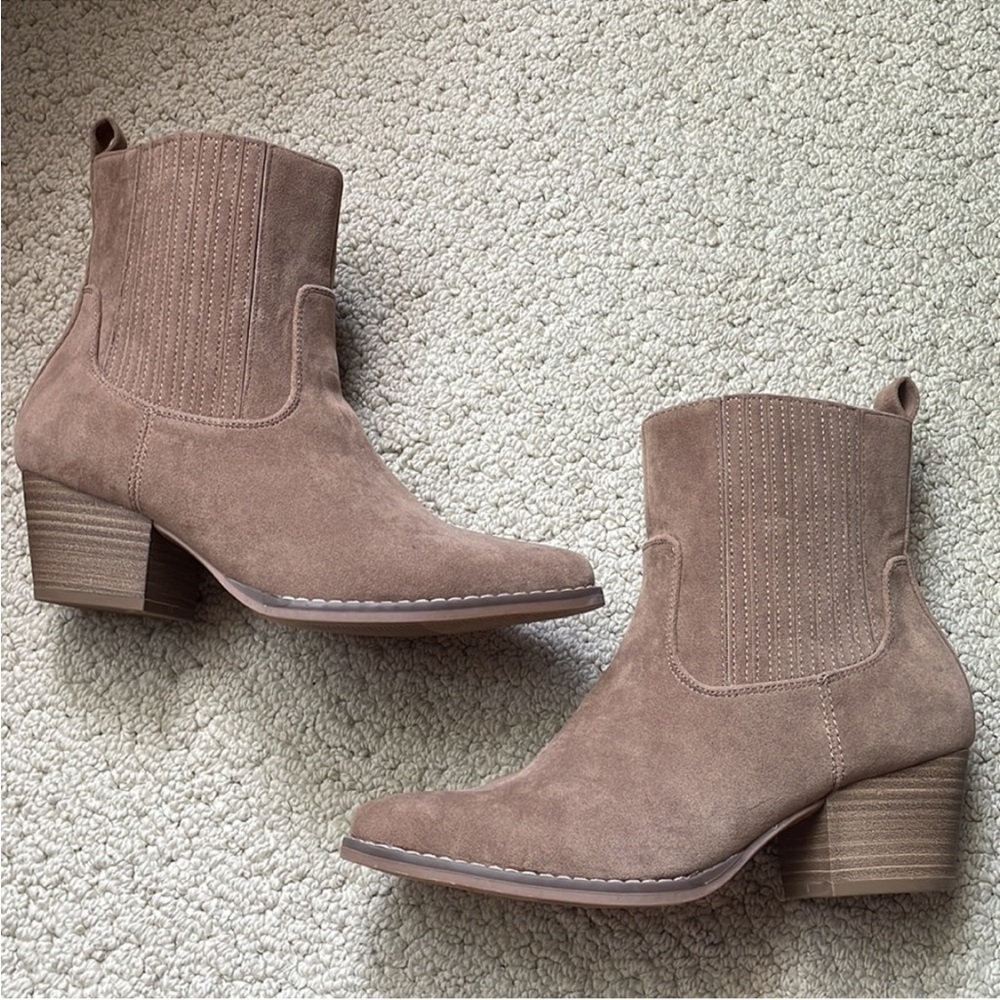 Universal Thread Booties NWT - image 1